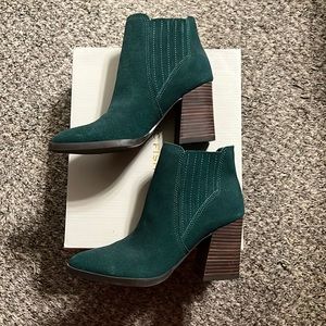 Marc Fisher Ellard Bootie - size 5, green